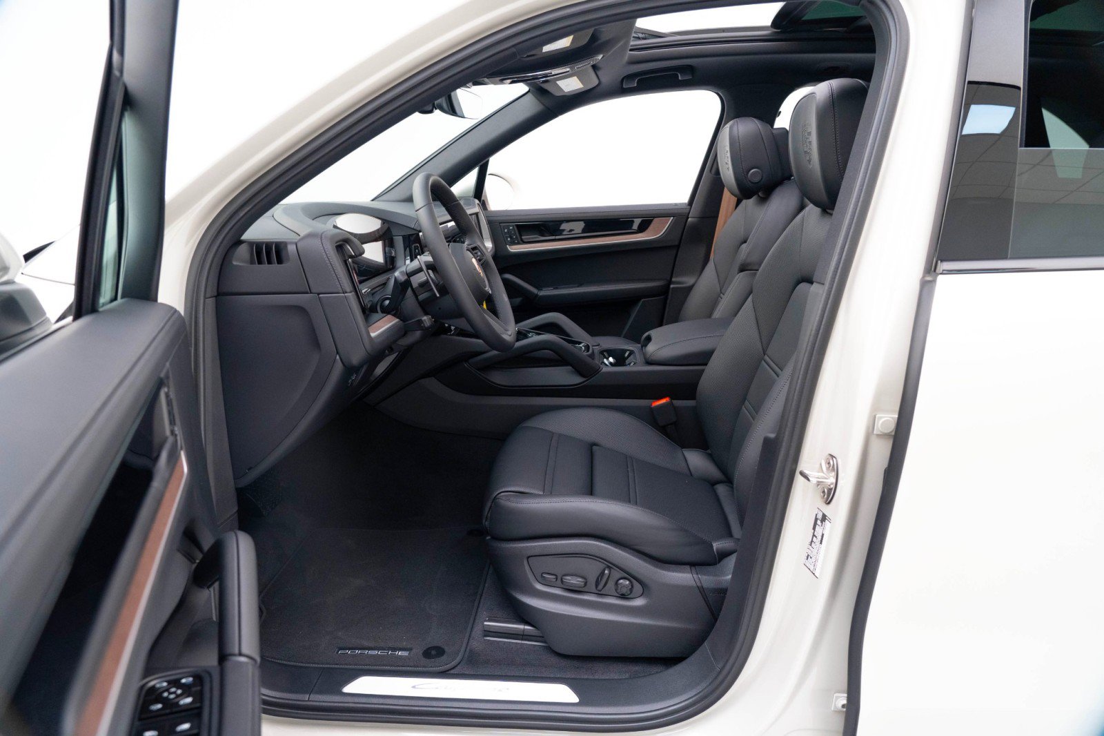 New 2025 Porsche Cayenne image 16
