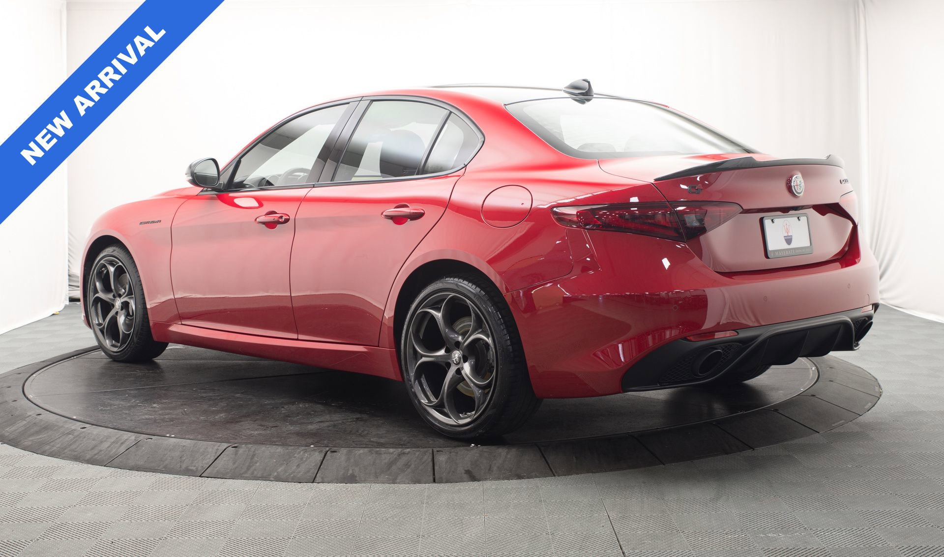 Used 2023 Alfa Romeo Giulia Estrema image 5