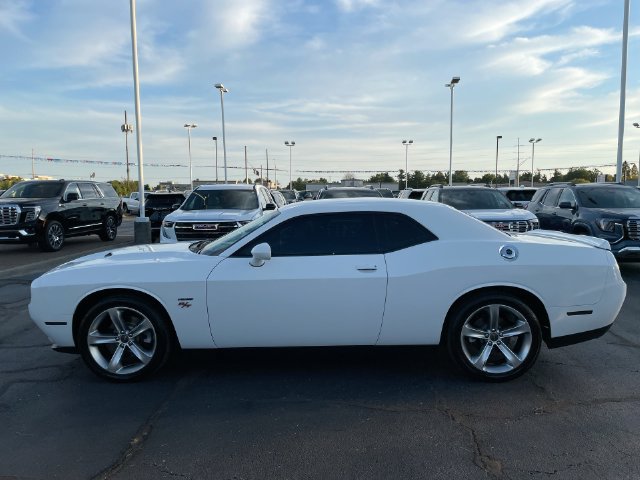 Used 2016 Dodge Challenger R/T RWD image 2