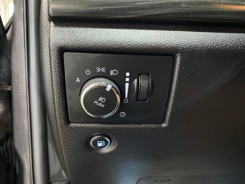 Used 2020 Jeep Grand Cherokee Altitude AWD/4WD image 12