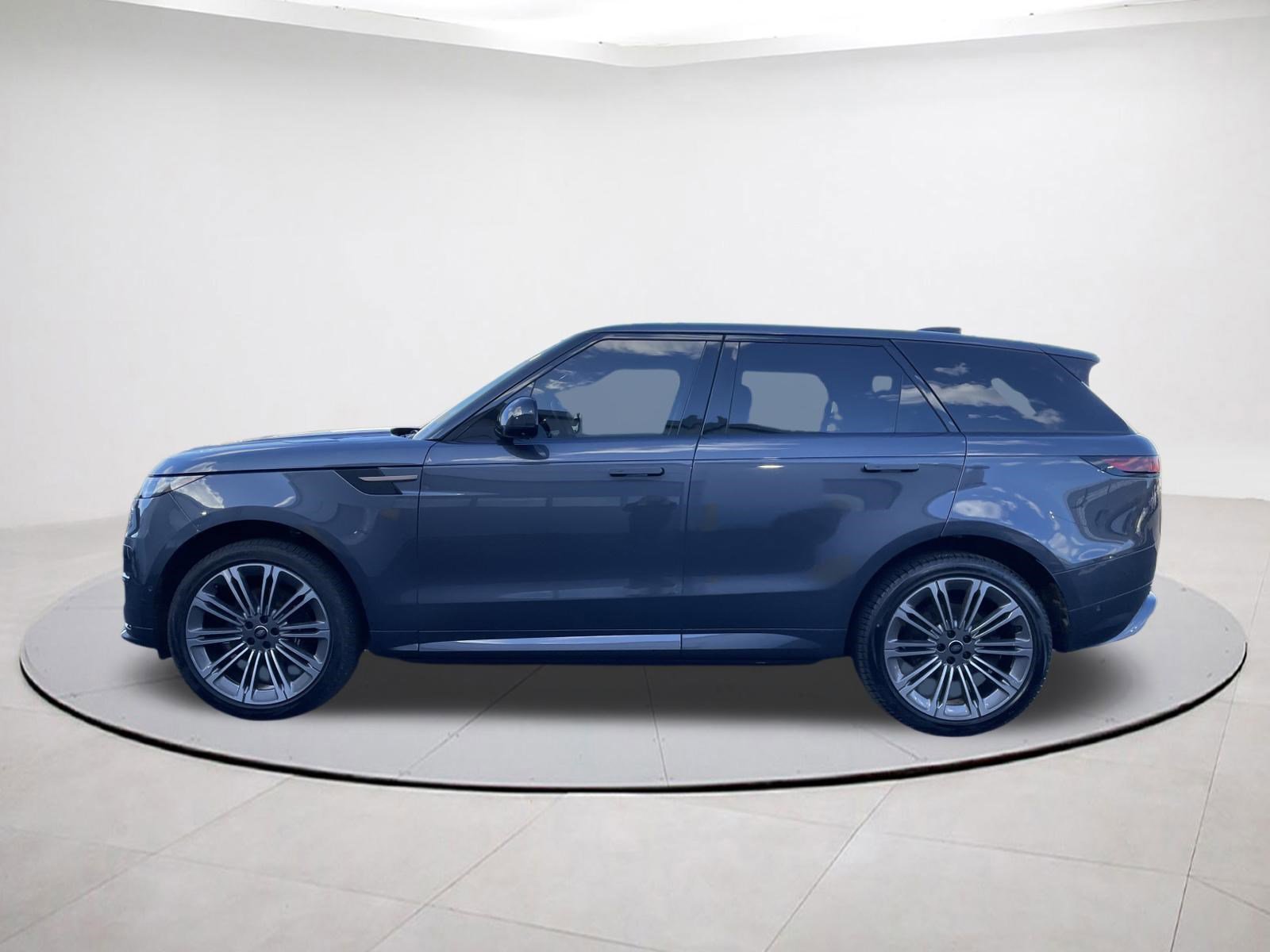 Used 2024 Land Rover Range Rover Sport Dynamic SE image 4