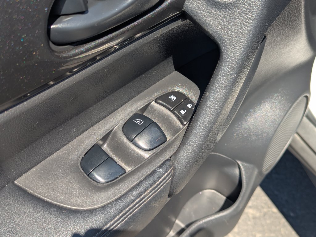 Used 2019 Nissan Rogue S FWD image 23