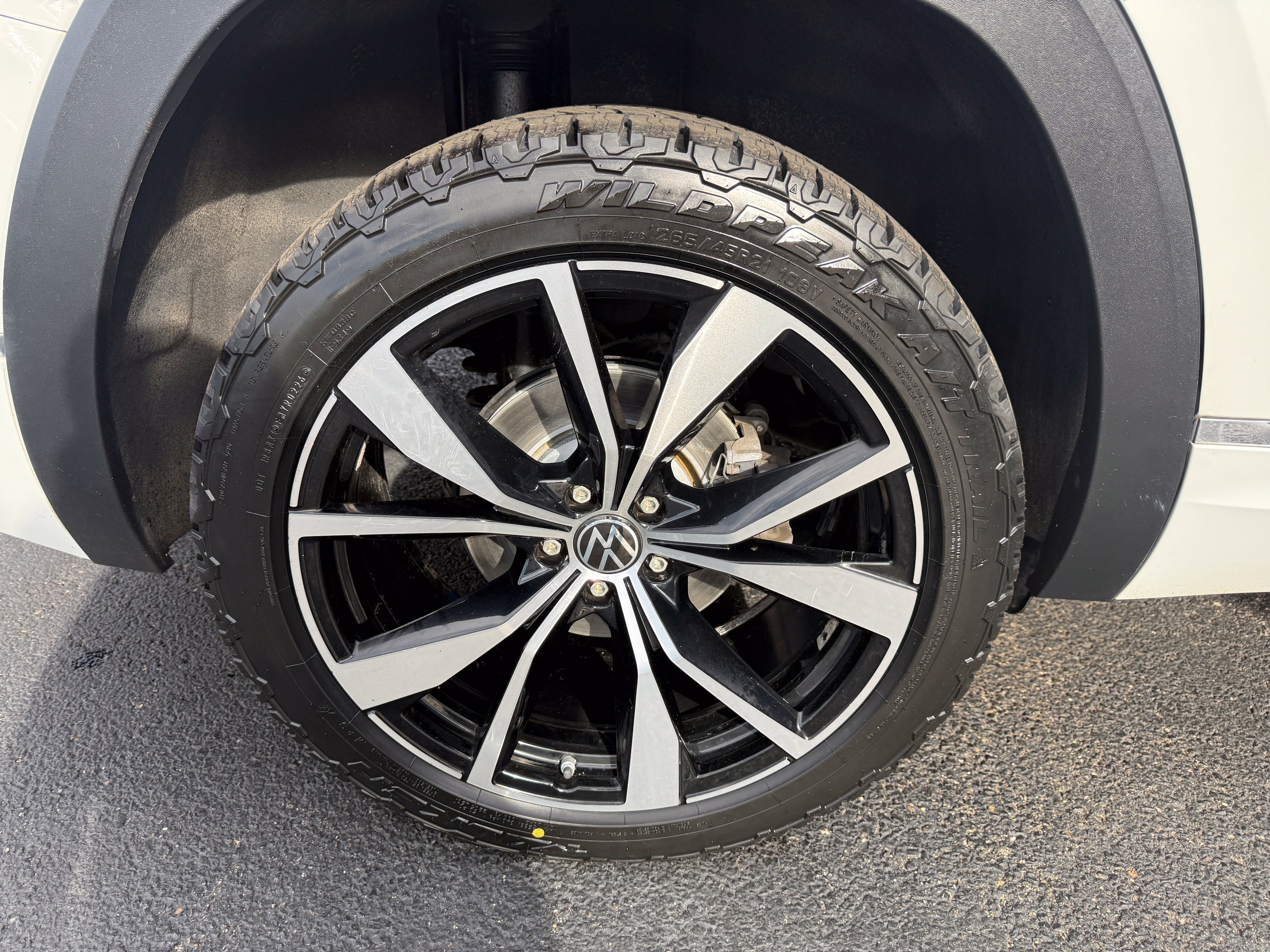 Used 2024 Volkswagen Atlas SEL Premium R-Line AWD/4WD image 26