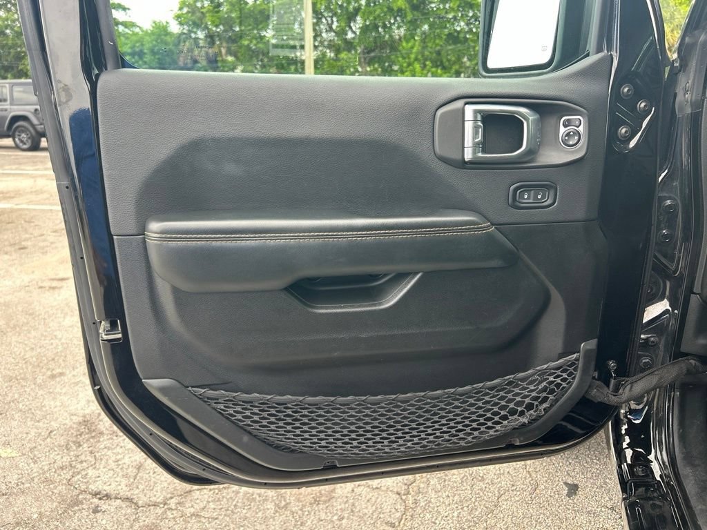 Used 2024 Jeep Wrangler Unlimited Sahara AWD/4WD image 34