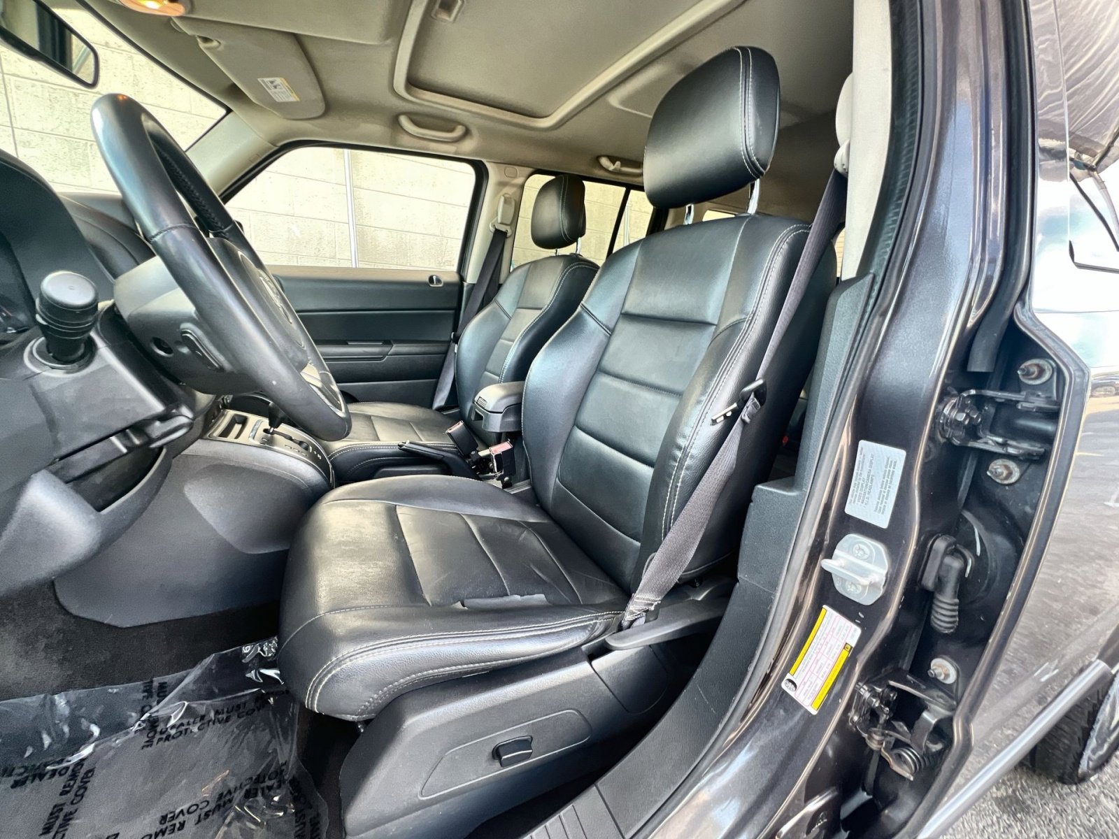 Used 2015 Jeep Patriot High Altitude AWD/4WD image 21