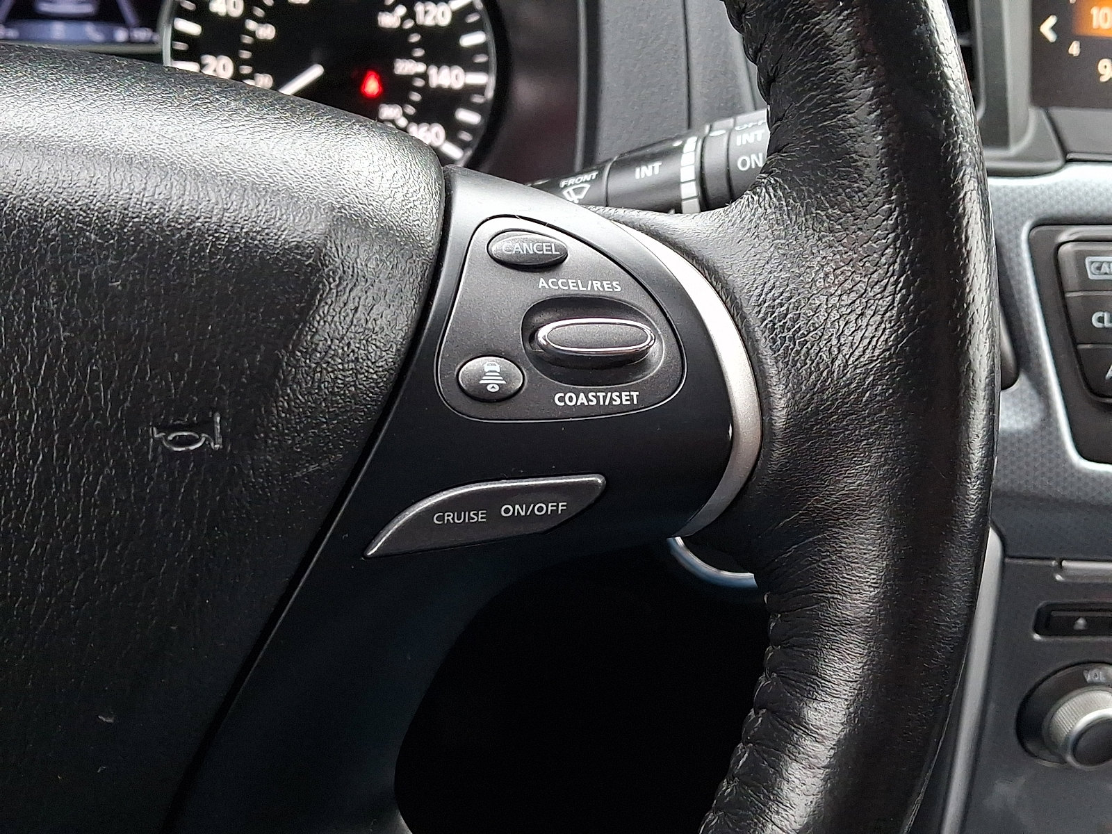 Used 2019 Nissan Pathfinder SL AWD/4WD image 24