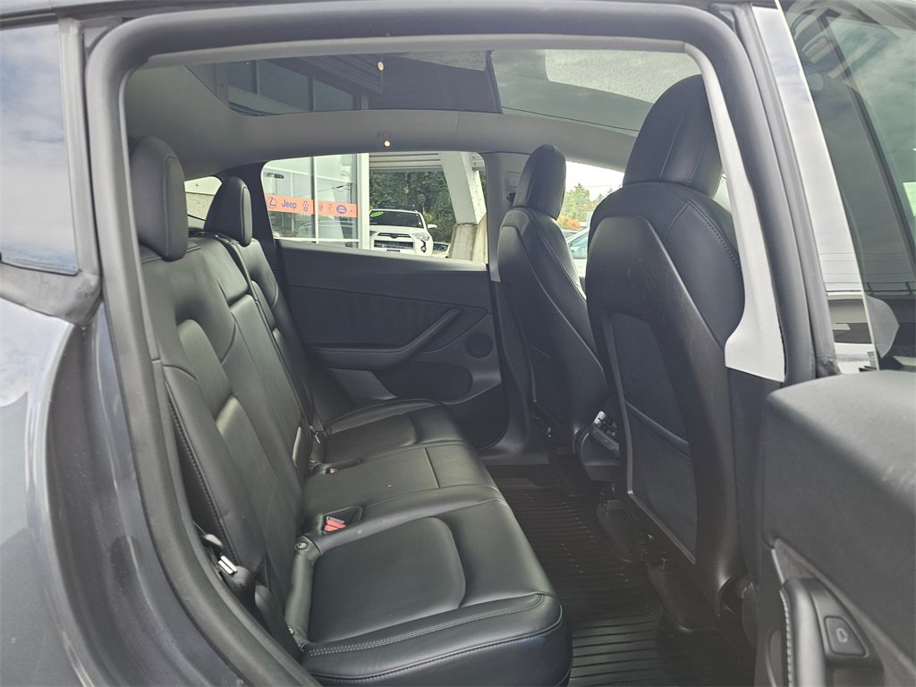 Used 2021 Tesla Model Y Long Range image 18