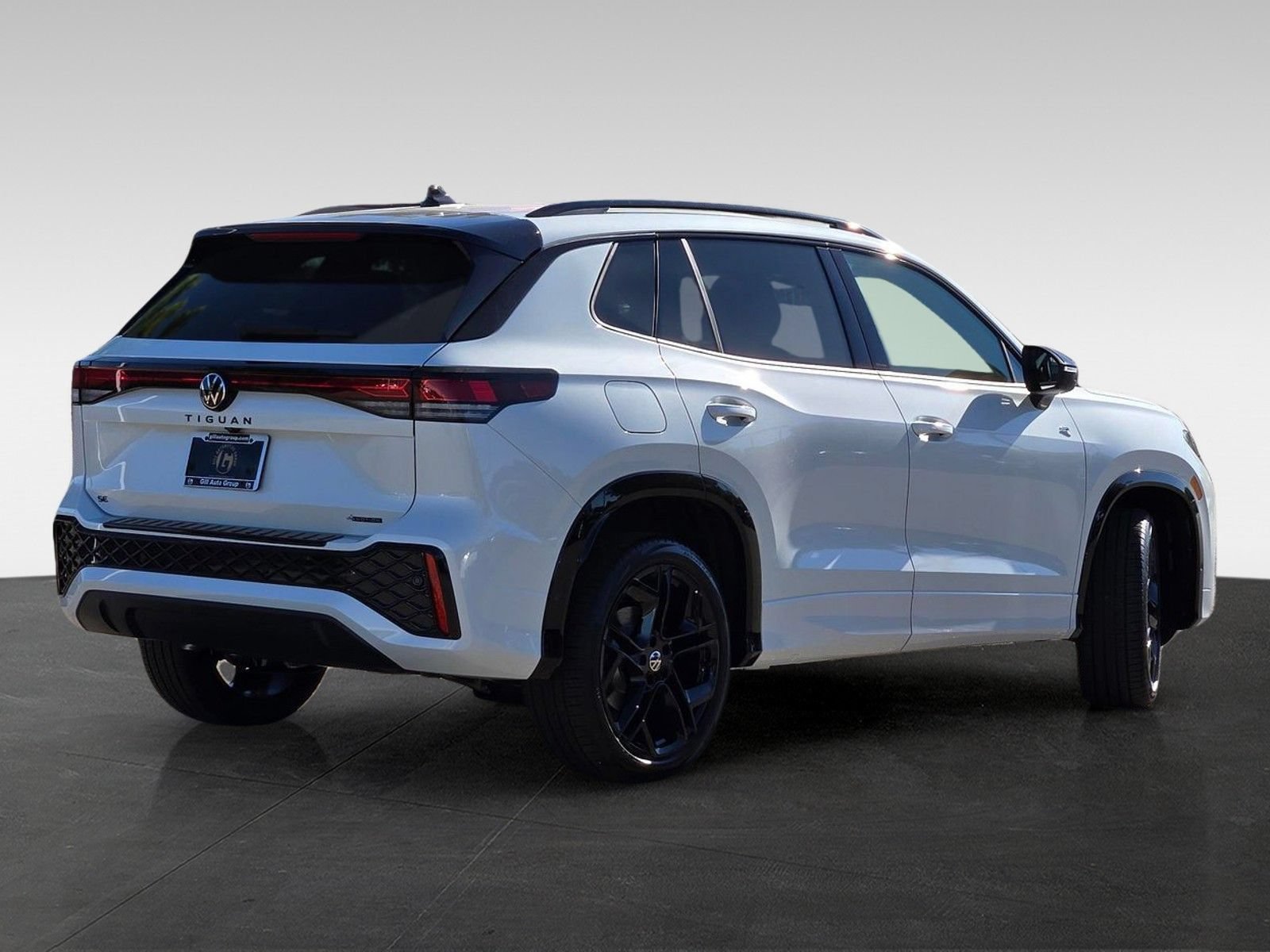 New 2026 Volkswagen Tiguan SE R-Line AWD/4WD image 5
