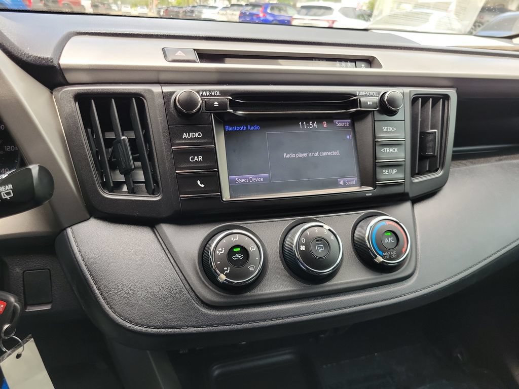 Used 2018 Toyota RAV4 LE FWD image 21