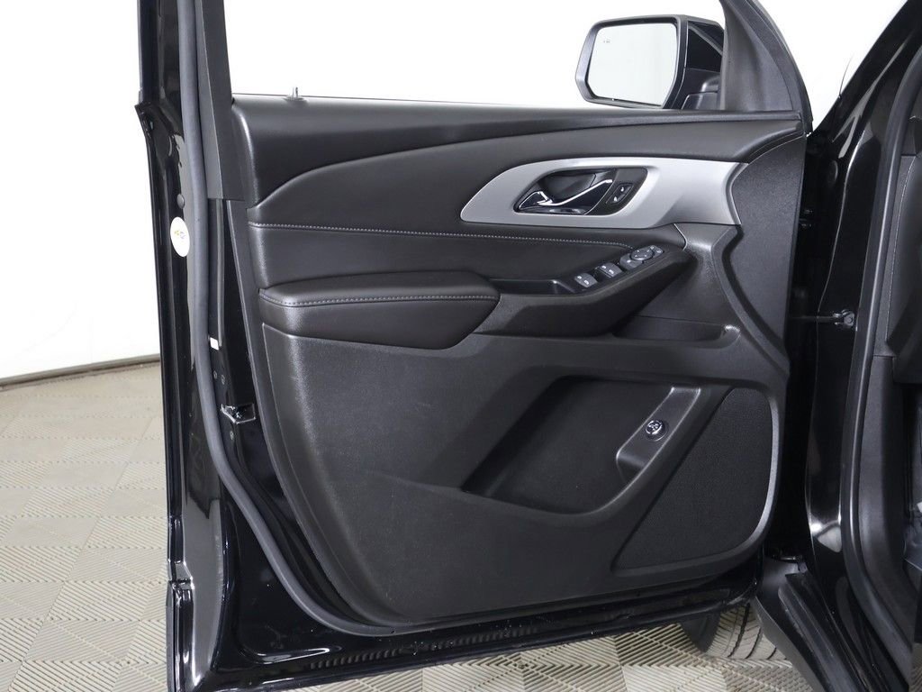 Used 2022 Chevrolet Traverse LT image 25