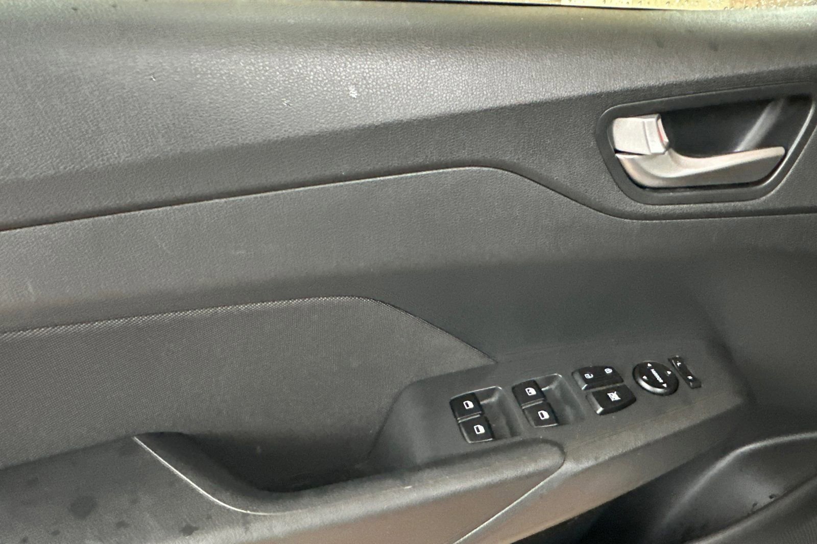 Used 2022 Hyundai Accent SE image 11