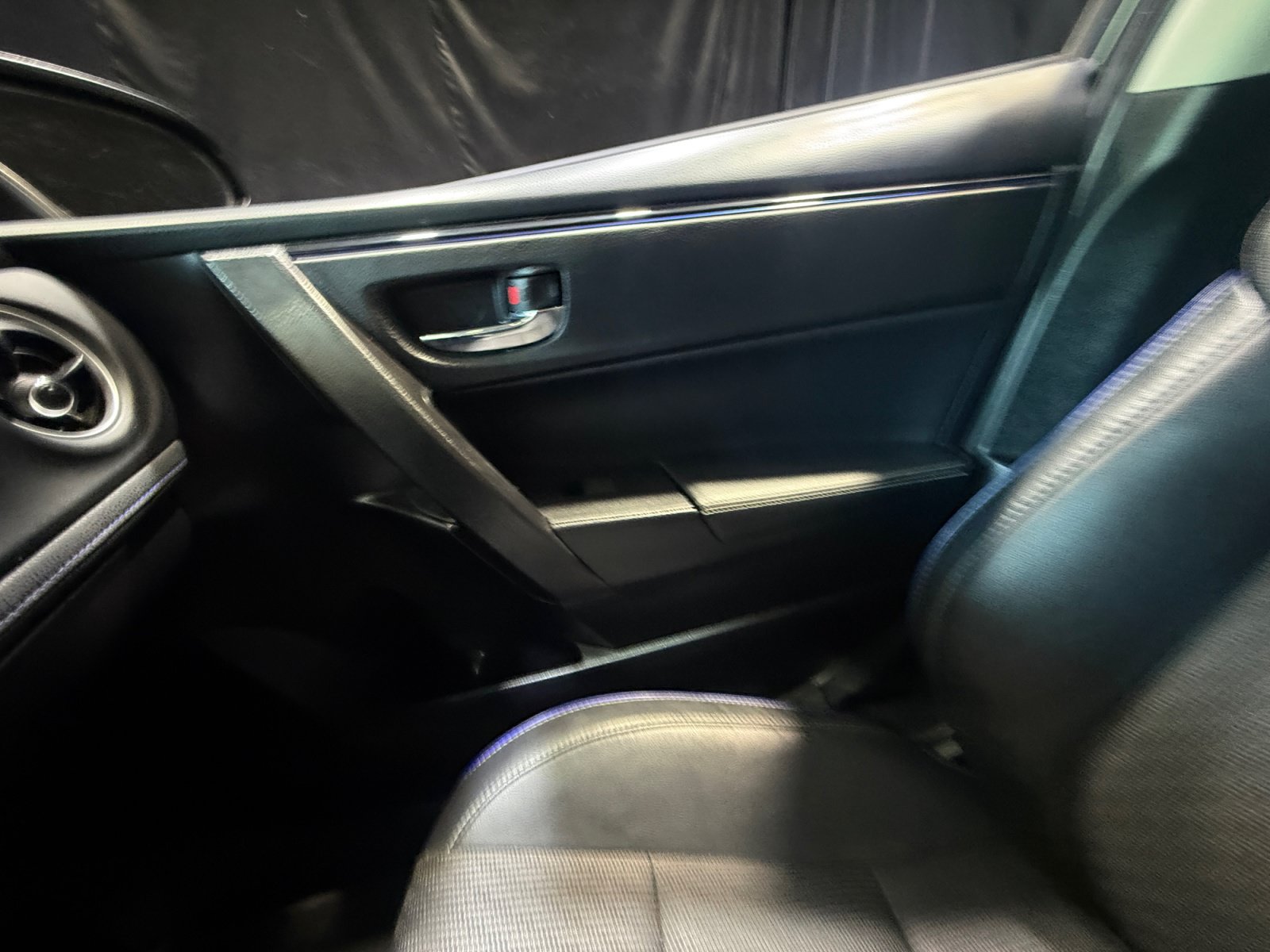 Used 2019 Toyota Corolla SE w/ Carpet Mat Package (TMS) FWD image 16