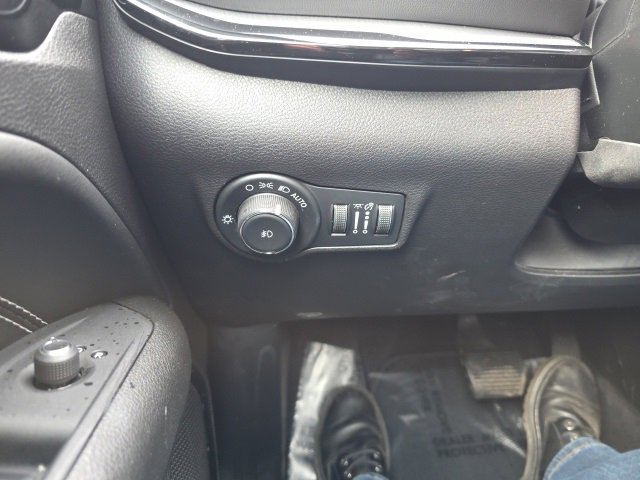 Used 2024 Jeep Compass Limited w/ Driver Assist Group I image 18