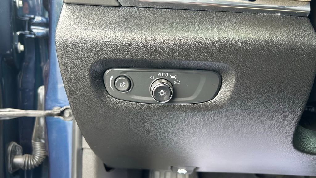 Used 2022 Chevrolet Traverse LS image 31