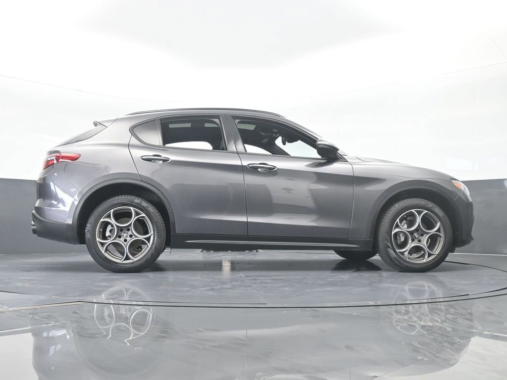 Used 2023 Alfa Romeo Stelvio Sprint image 64
