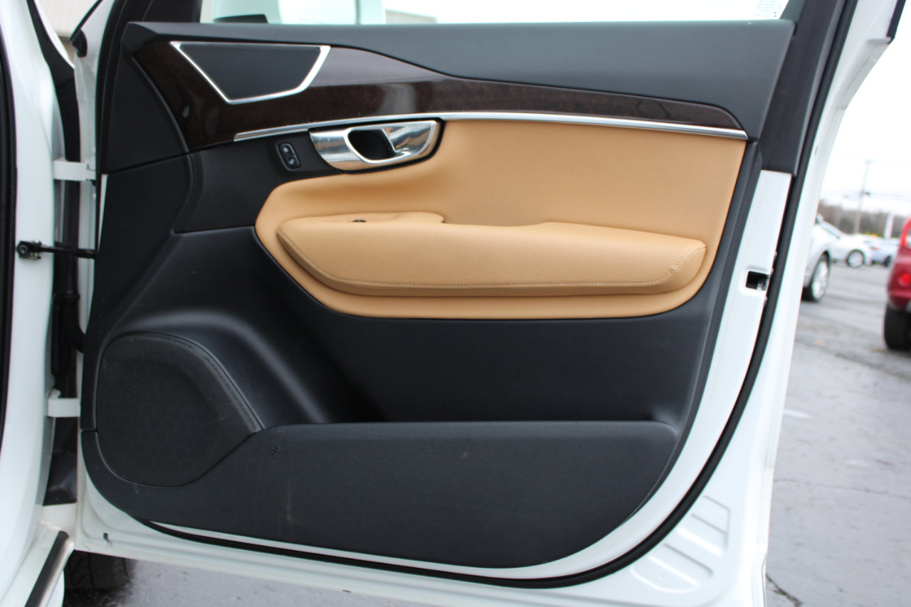 Used 2016 Volvo XC90 T6 Momentum w/ Momentum Plus Package image 40