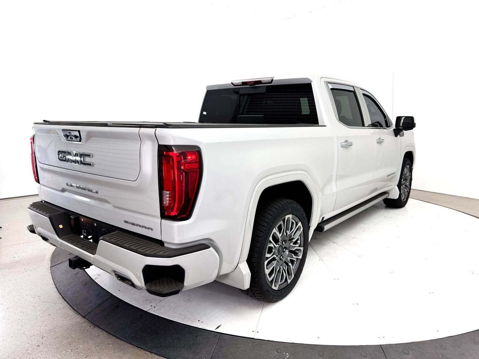 Used 2023 GMC Sierra 1500 Denali Ultimate AWD/4WD image 15