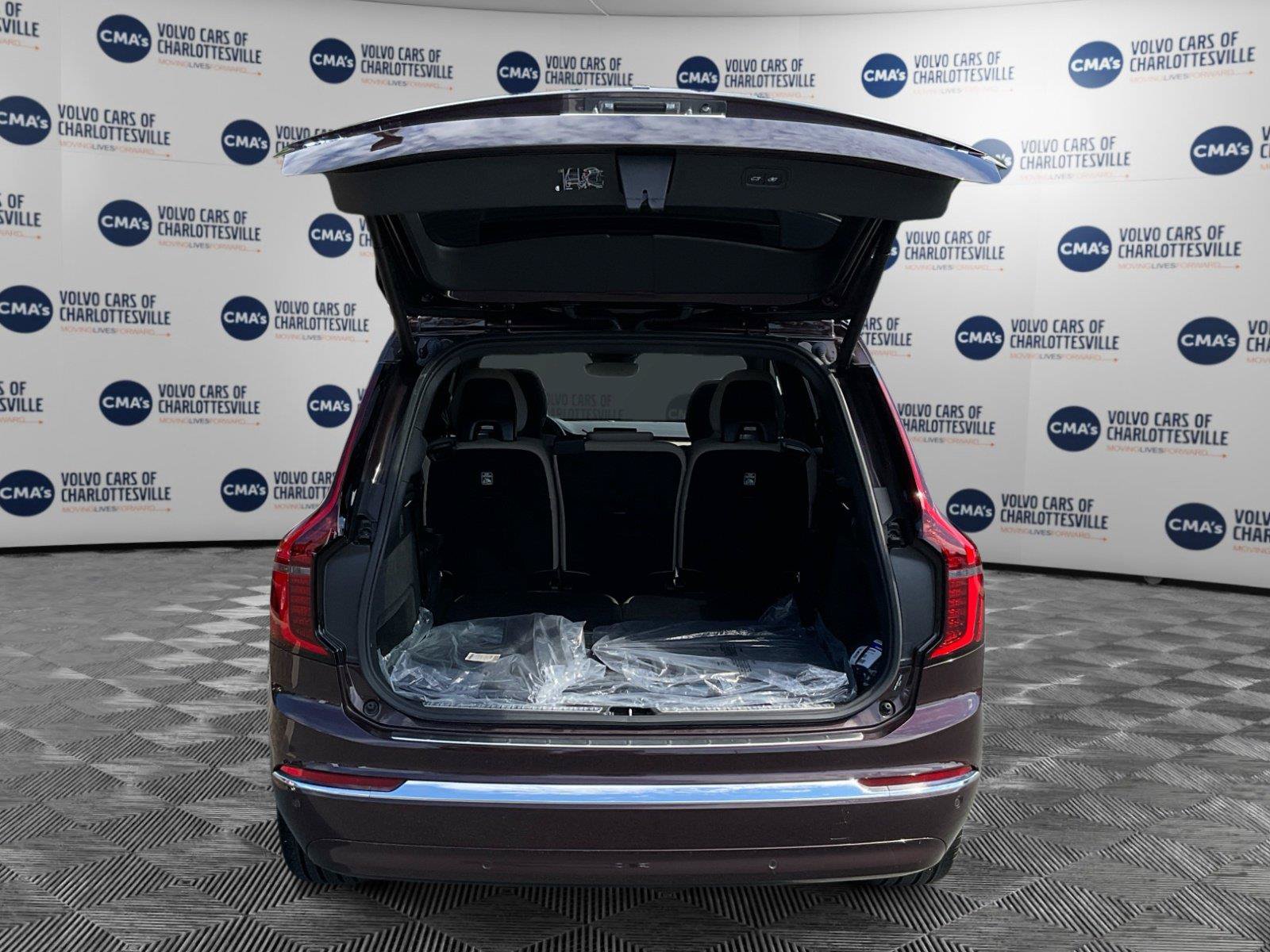 New 2026 Volvo XC90 B5 Plus w/ Protection Package Premier AWD/4WD image 11