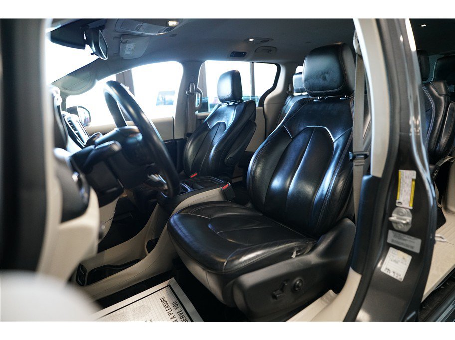 Used 2017 Chrysler Pacifica Touring-L image 11