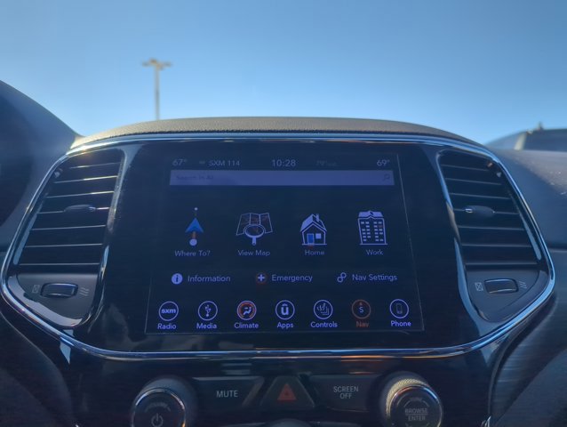 Used 2019 Jeep Grand Cherokee Laredo image 16