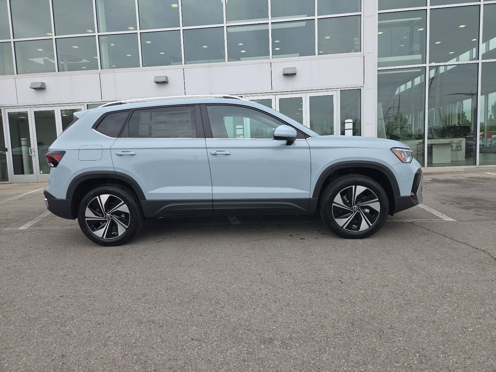New 2026 Volkswagen Taos SE AWD/4WD image 3