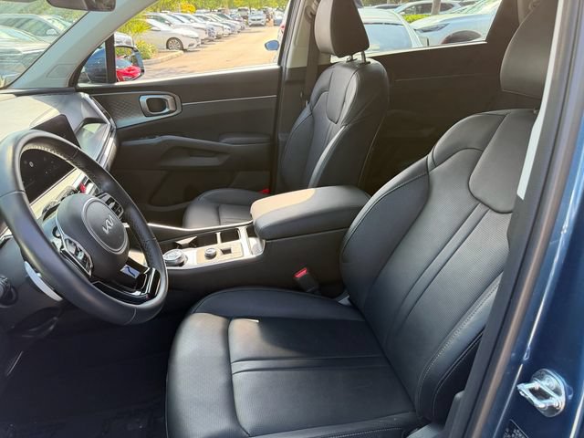 Used 2025 Kia Sorento EX AWD/4WD image 11