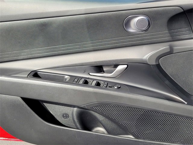 Used 2025 Hyundai Elantra Blue image 15