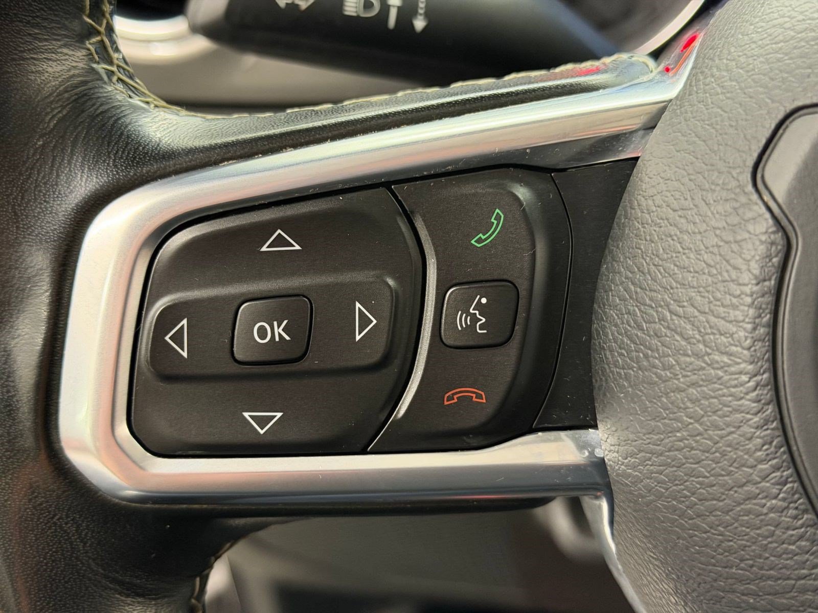 Used 2019 Jeep Wrangler Unlimited Sahara w/ Cold Weather Group AWD/4WD image 13