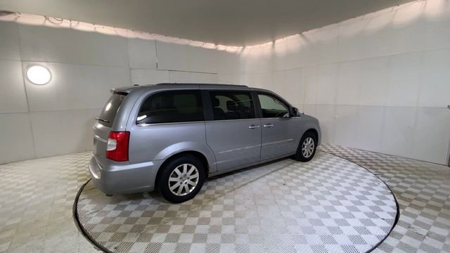Used 2014 Chrysler Town & Country Touring w/ Driver Convenience Group image 3