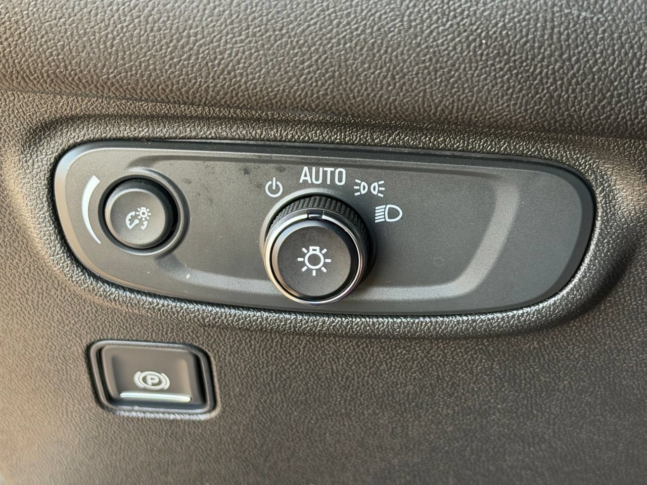 Used 2022 GMC Terrain SLE w/ Driver Convenience Package FWD image 20