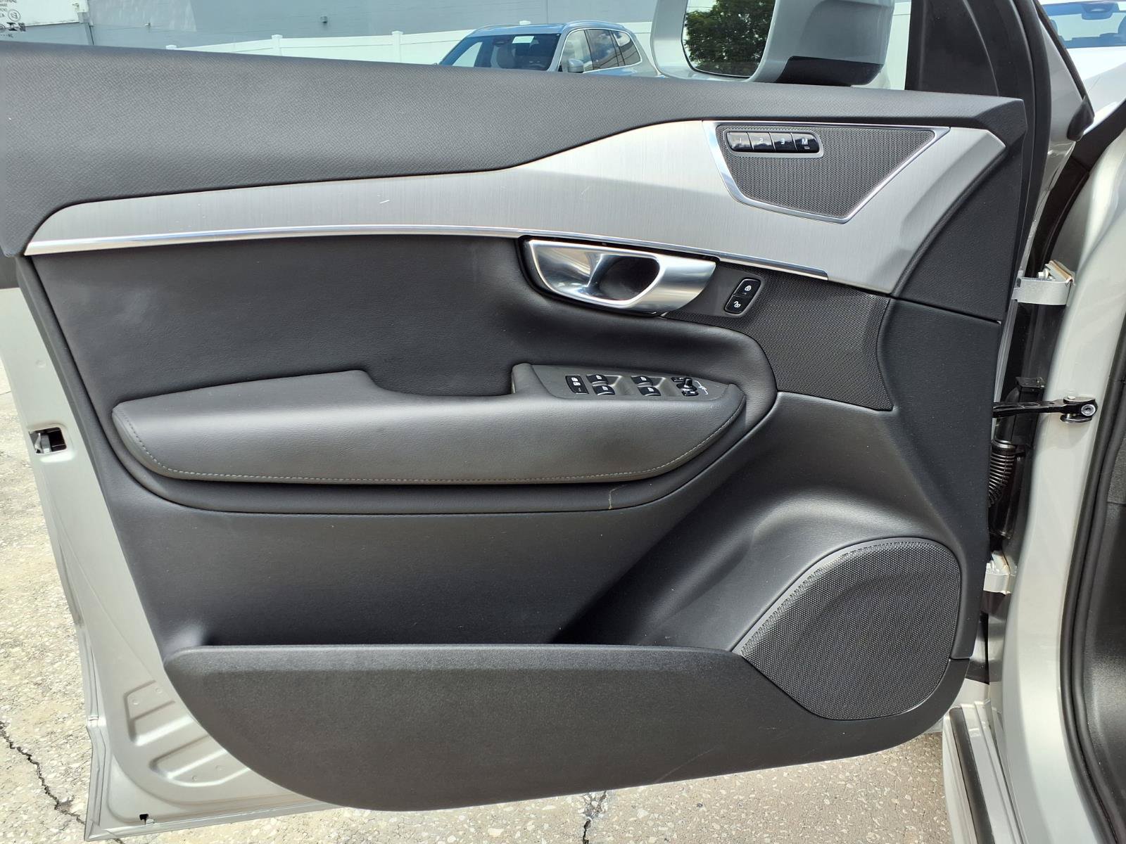 Certified 2025 Volvo XC90 B5 Core AWD/4WD image 23