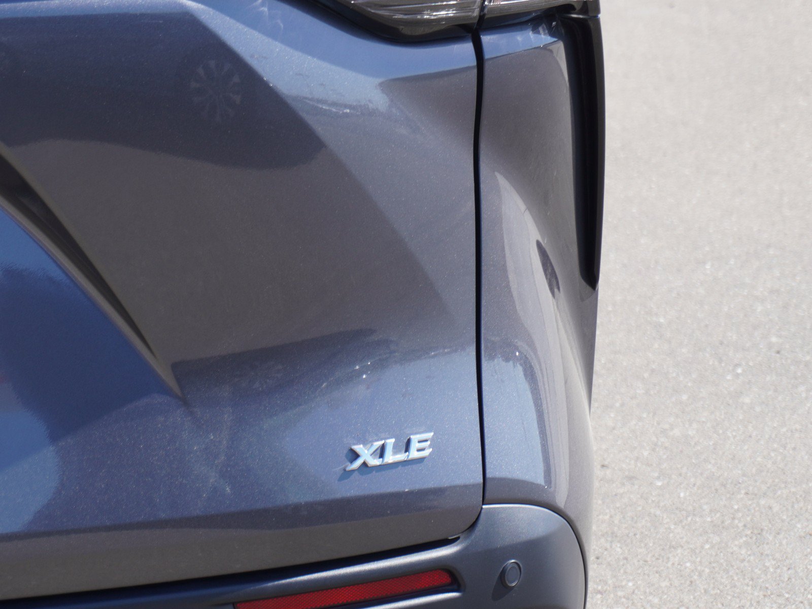 Used 2025 Toyota Sienna XLE w/ XLE Plus Package FWD image 11