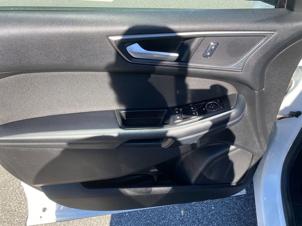 Used 2018 Ford Edge SE image 11