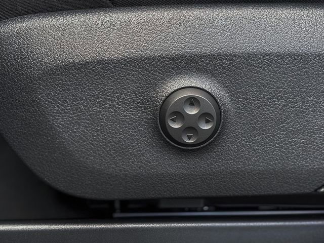 New 2026 Mercedes-Benz EQE 320 4MATIC SUV image 32