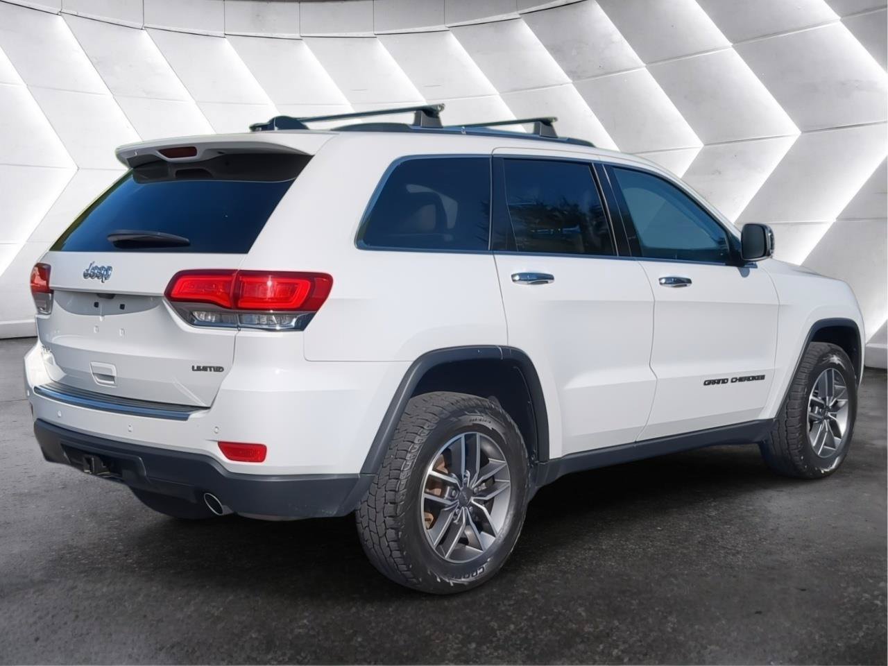 Used 2021 Jeep Grand Cherokee Limited AWD/4WD image 3