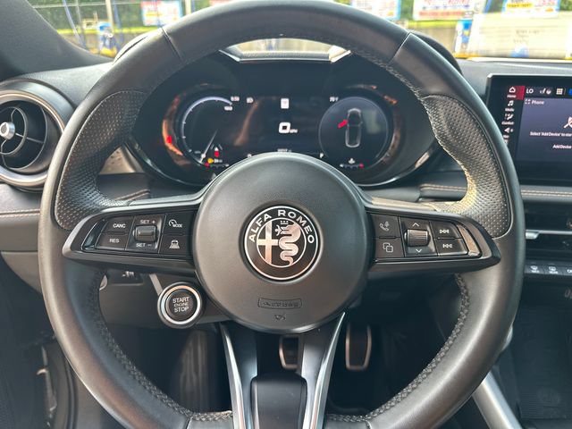 Used 2025 Alfa Romeo Tonale AWD/4WD image 27