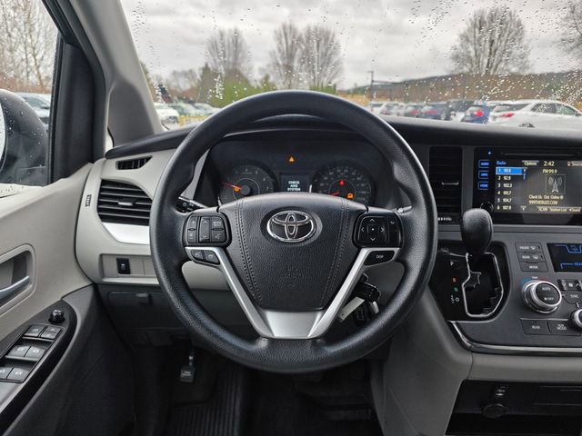 Used 2017 Toyota Sienna LE image 20