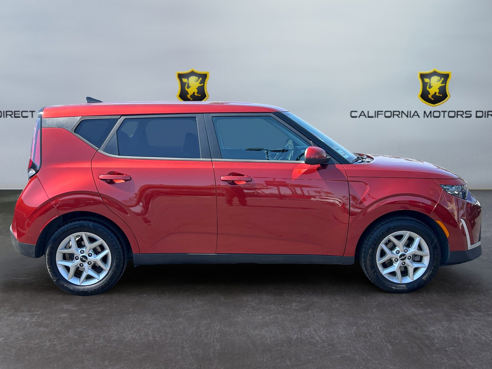Used 2023 Kia Soul LX w/ LX Technology Package FWD image 6
