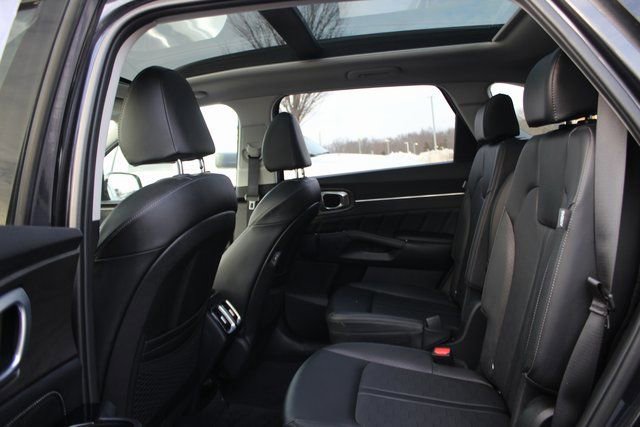 Used 2025 Kia Sorento SX image 25