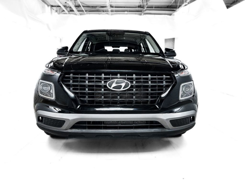 Used 2020 Hyundai Venue SE image 2