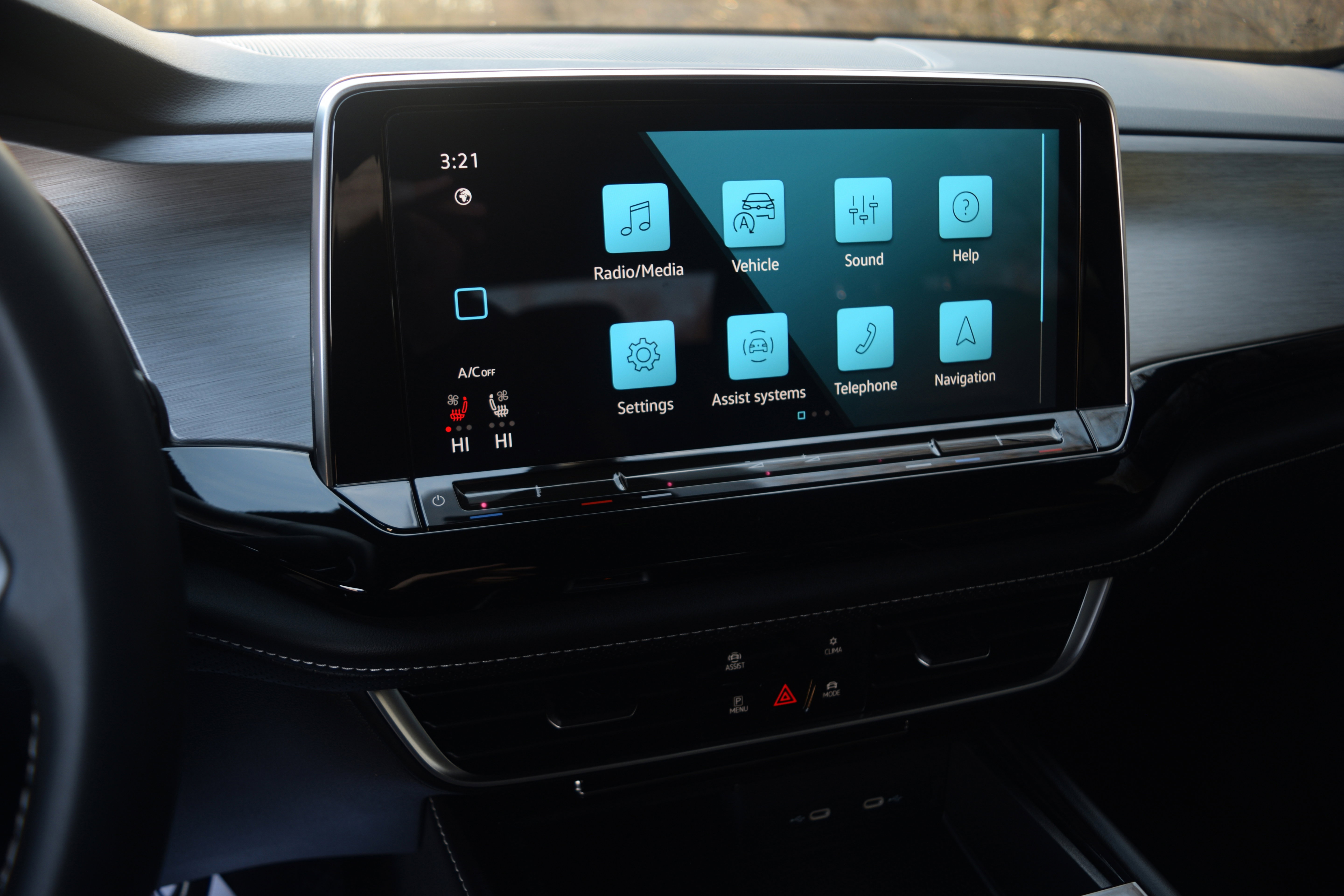 Used 2024 Volkswagen Atlas Cross Sport SE image 9