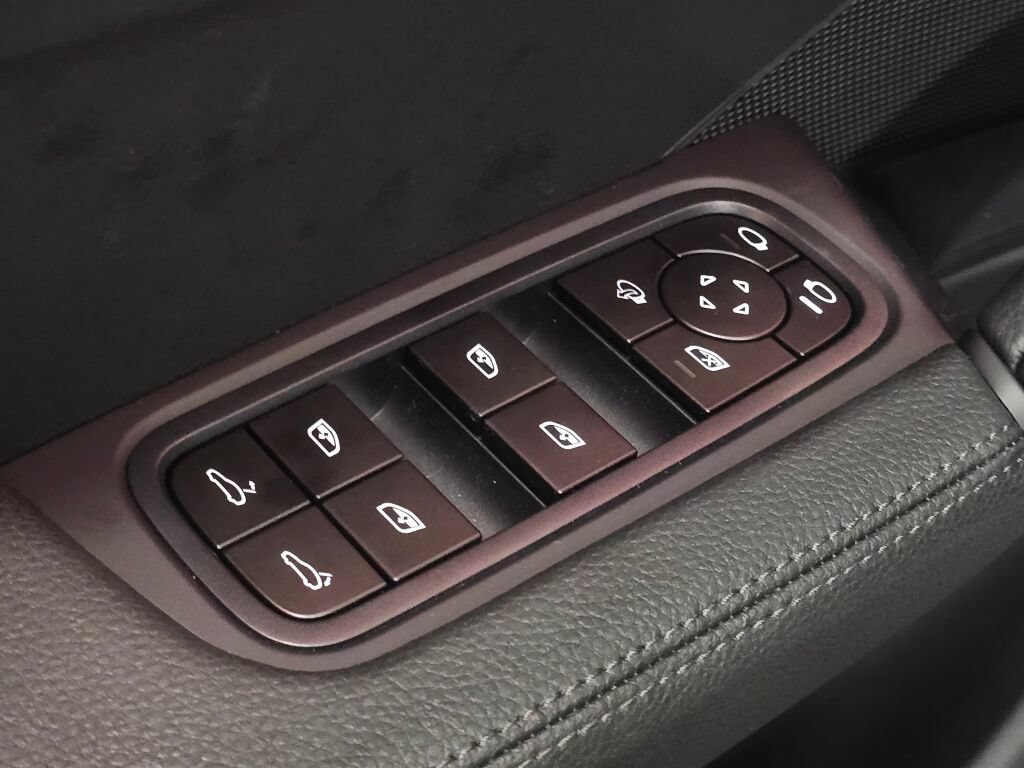 New 2026 Porsche Cayenne AWD/4WD image 37