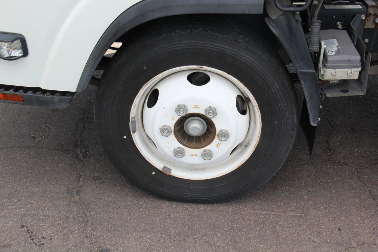Used 2018 Isuzu NPR image 18