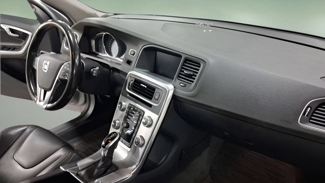 Used 2018 Volvo V60 T5 Dynamic w/ Vision Package FWD image 19