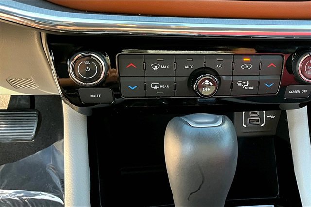 Certified 2023 Jeep Compass Limited image 32