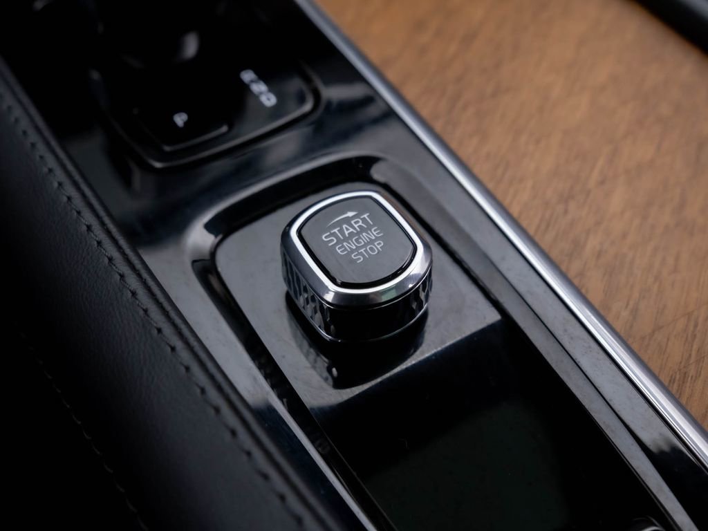 Used 2024 Volvo XC90 T8 Plus w/ Protection Package Premier image 24