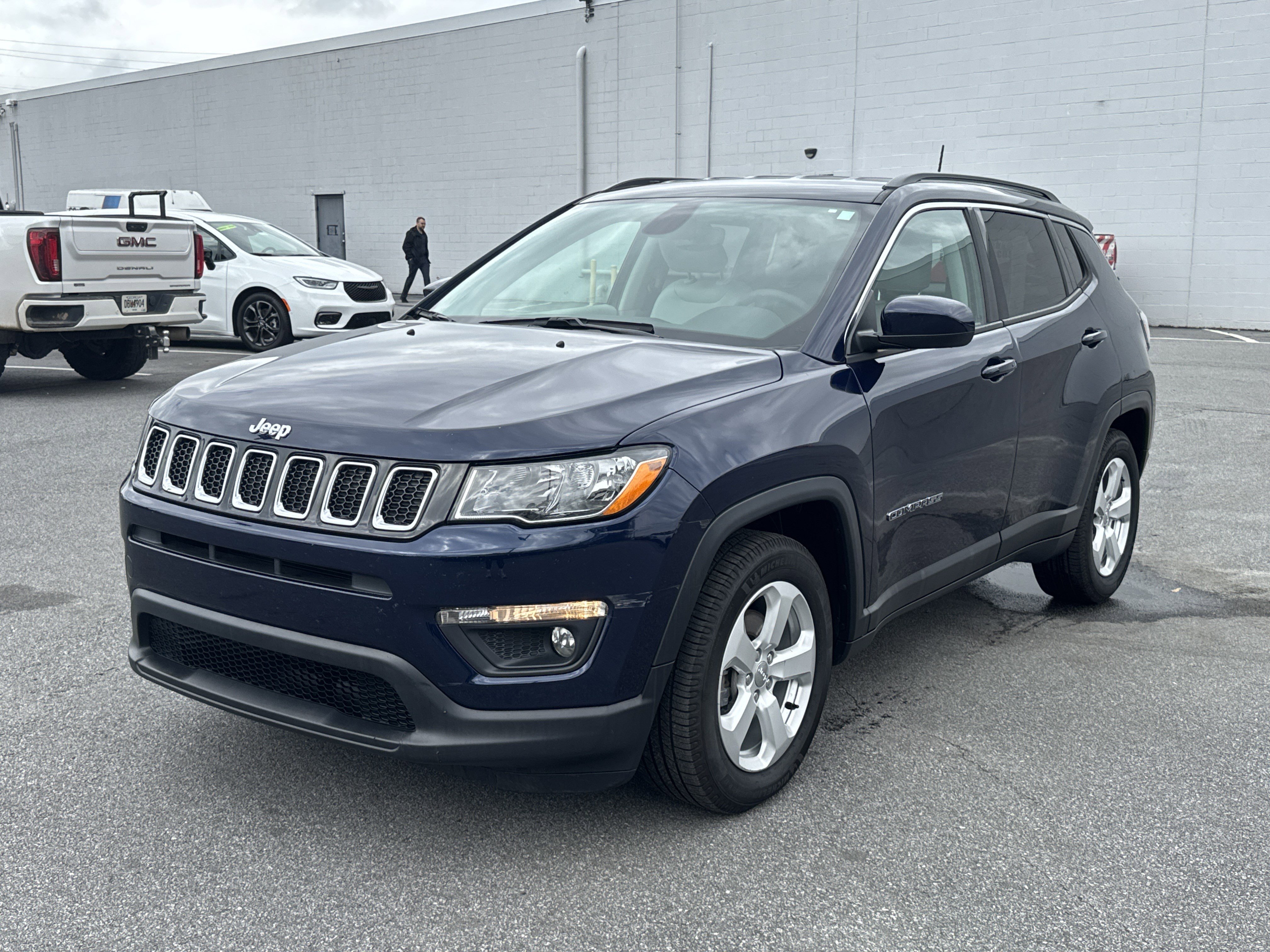 Used 2021 Jeep Compass Latitude image 3