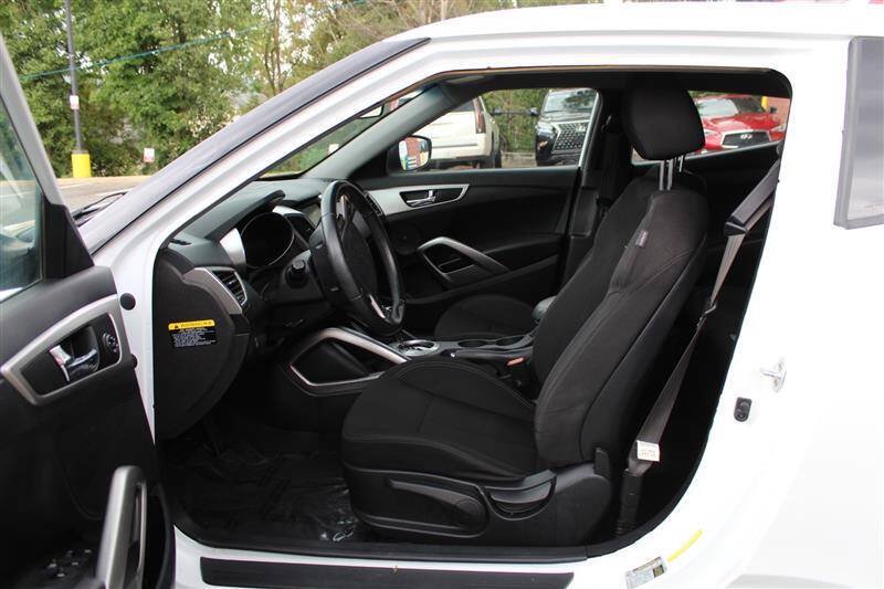 Used 2017 Hyundai Veloster FWD image 10