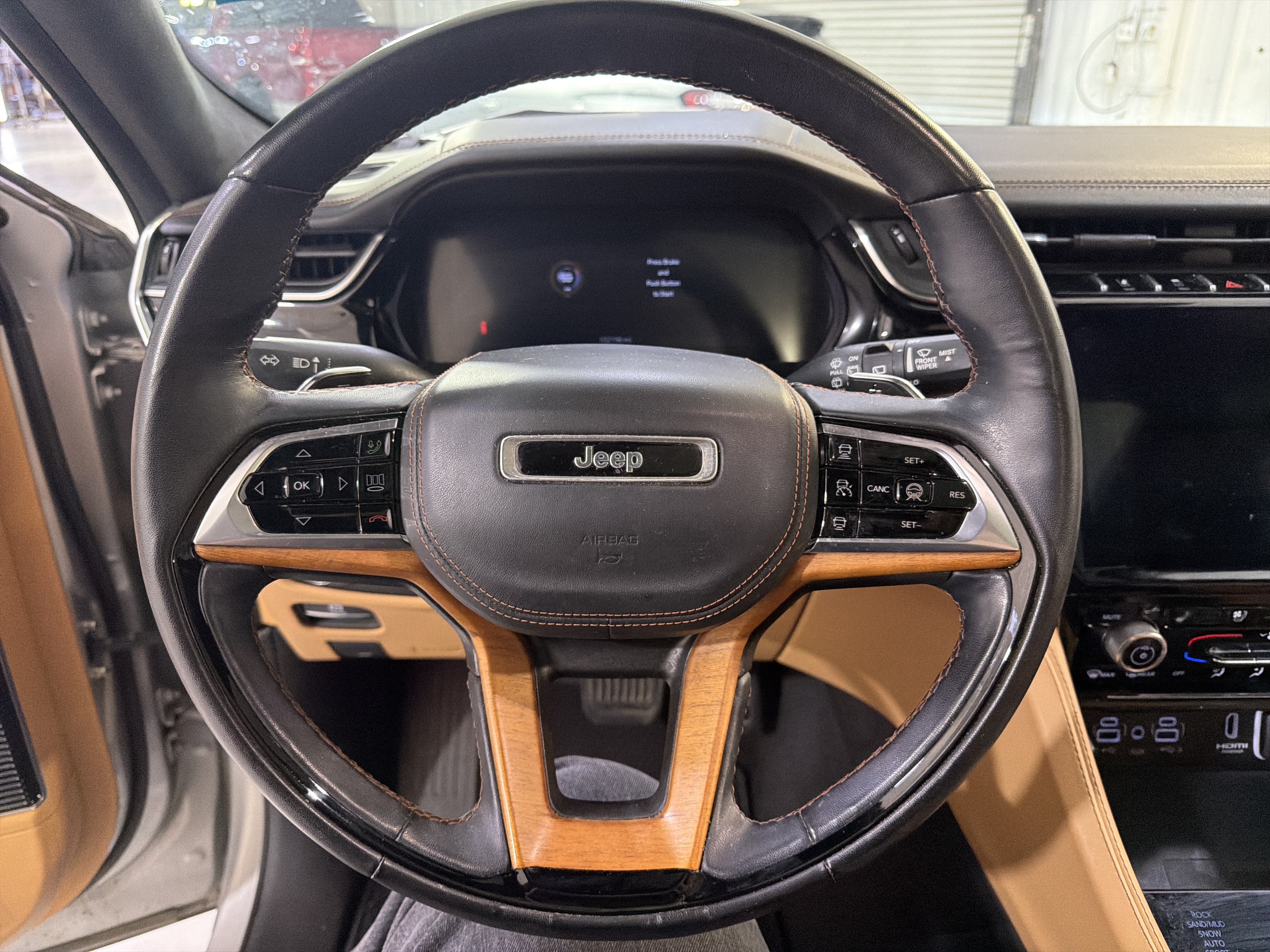 Used 2023 Jeep Grand Cherokee L Summit AWD/4WD image 17