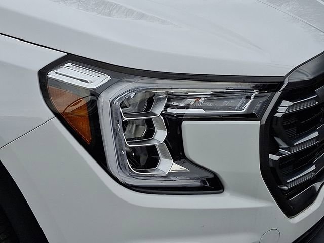 Used 2024 GMC Terrain AT4 image 9